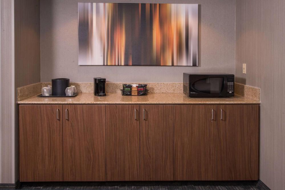 Mobility/Hearing Accessible One Bedroom Suite Two Queen Tub interior